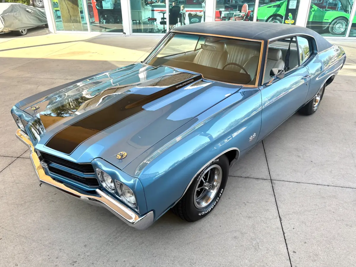 Vehicle photo 24