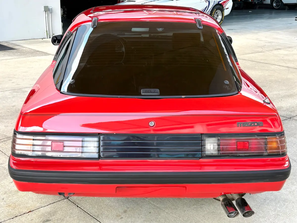 Vehicle photo 9