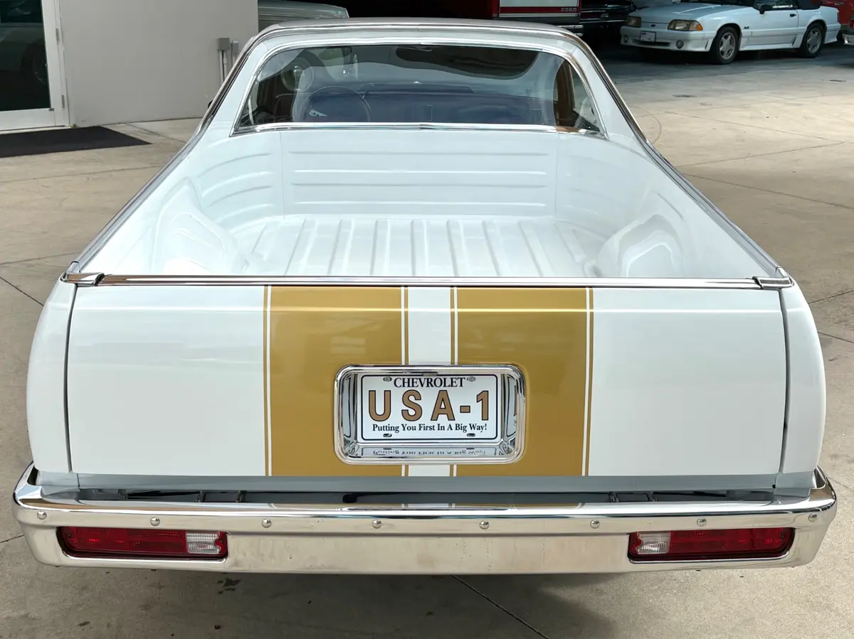 Vehicle photo 8