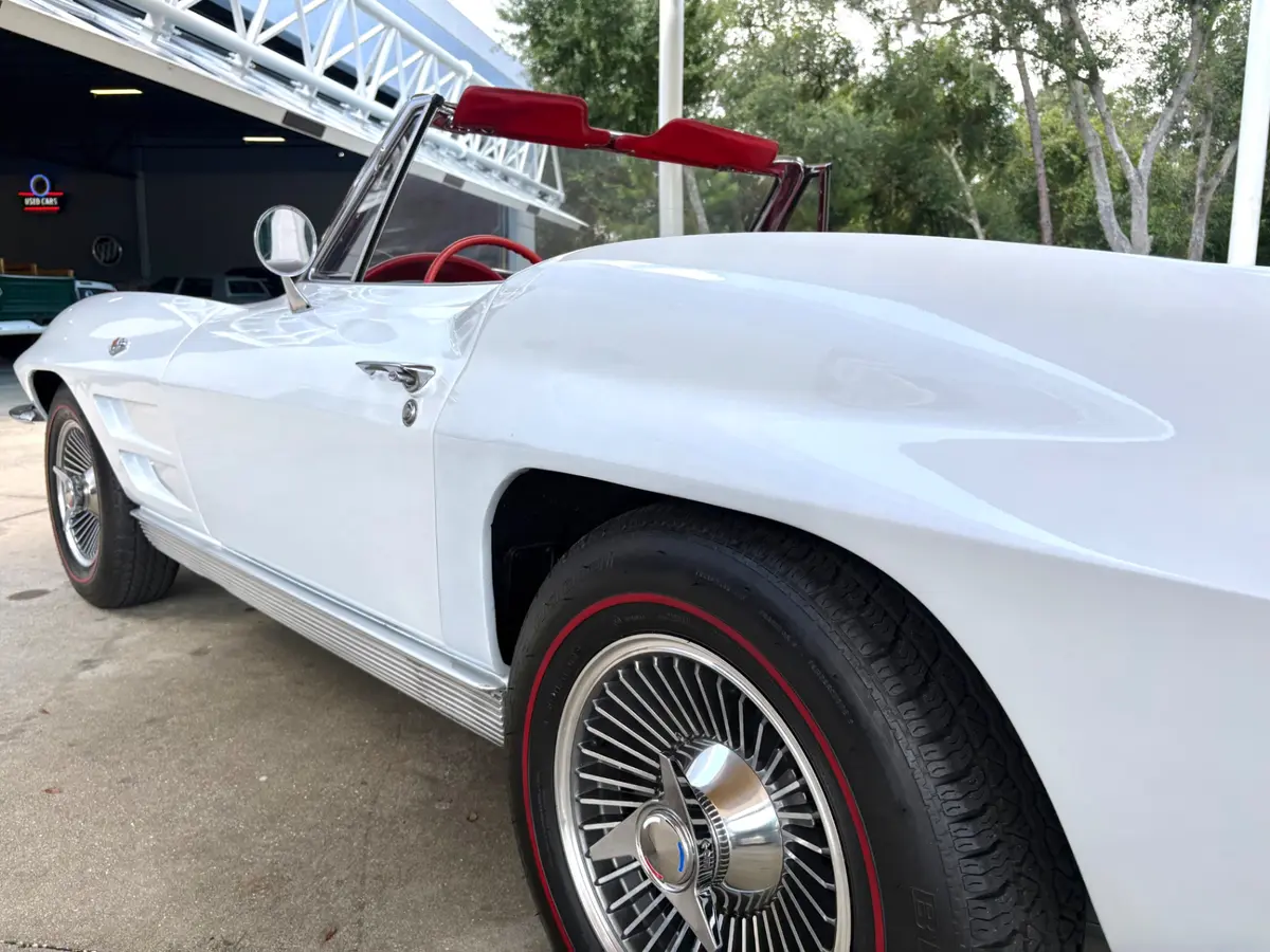 Vehicle photo 14