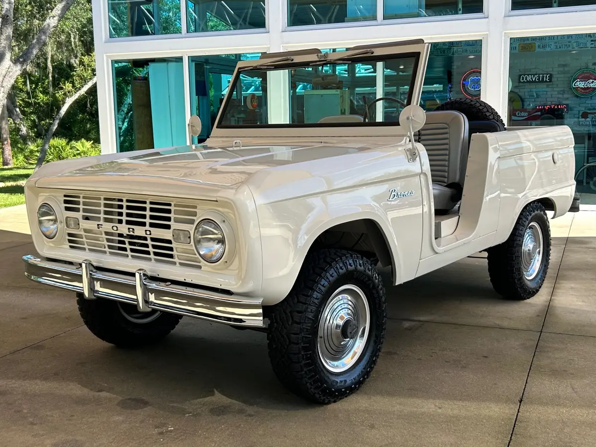 Vehicle photo 10