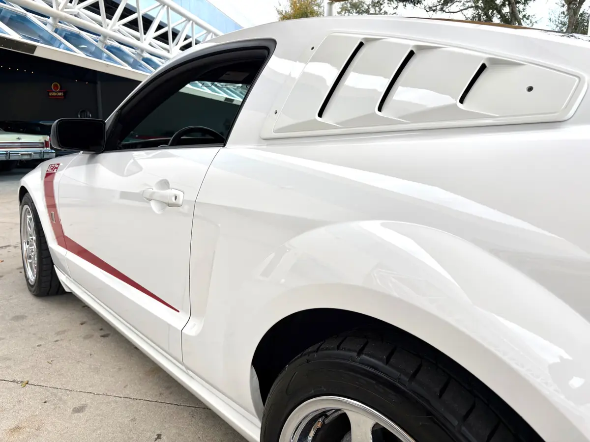 Vehicle photo 15