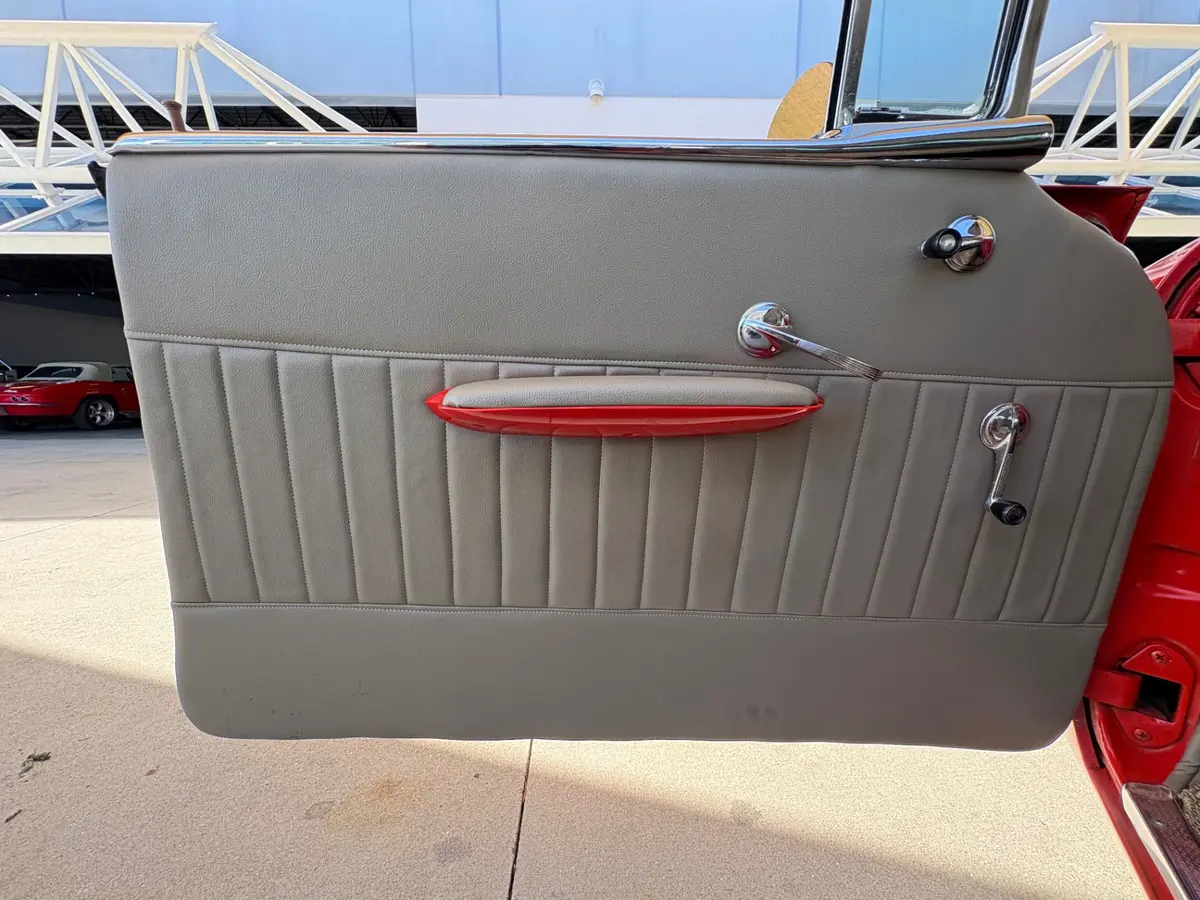 Vehicle photo 29