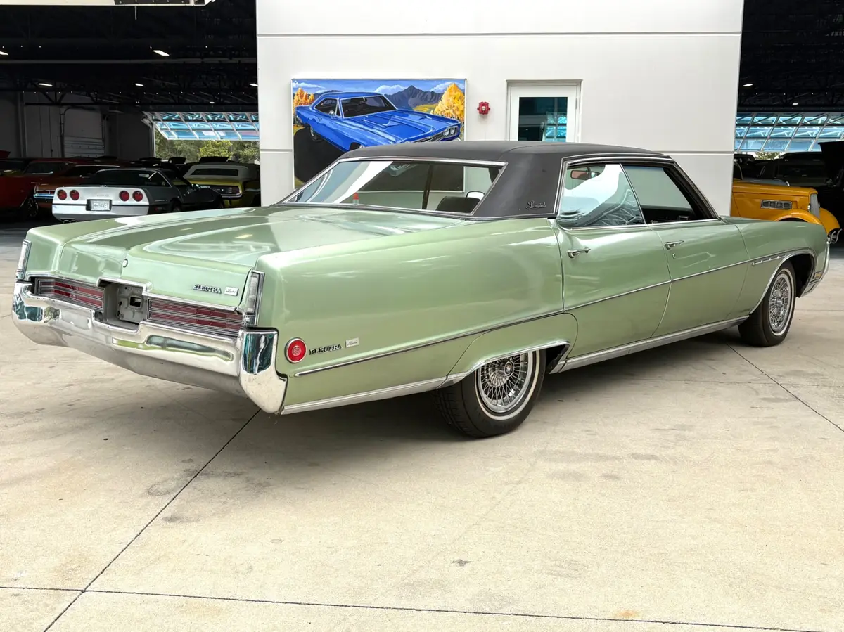 Vehicle photo 6