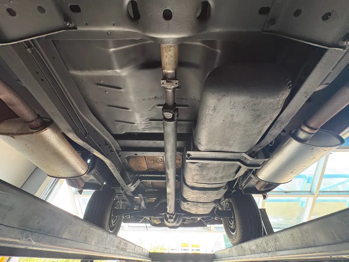 Vehicle photo 54