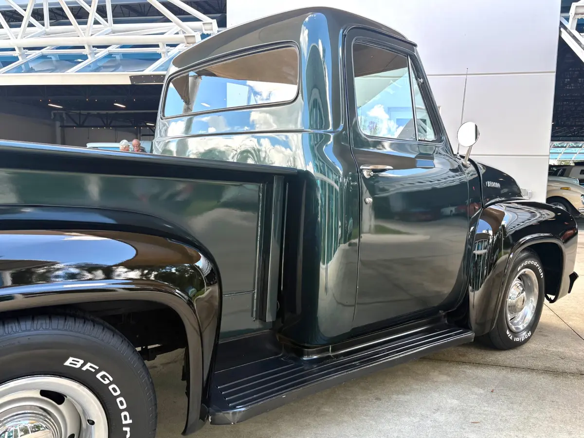 Vehicle photo 17