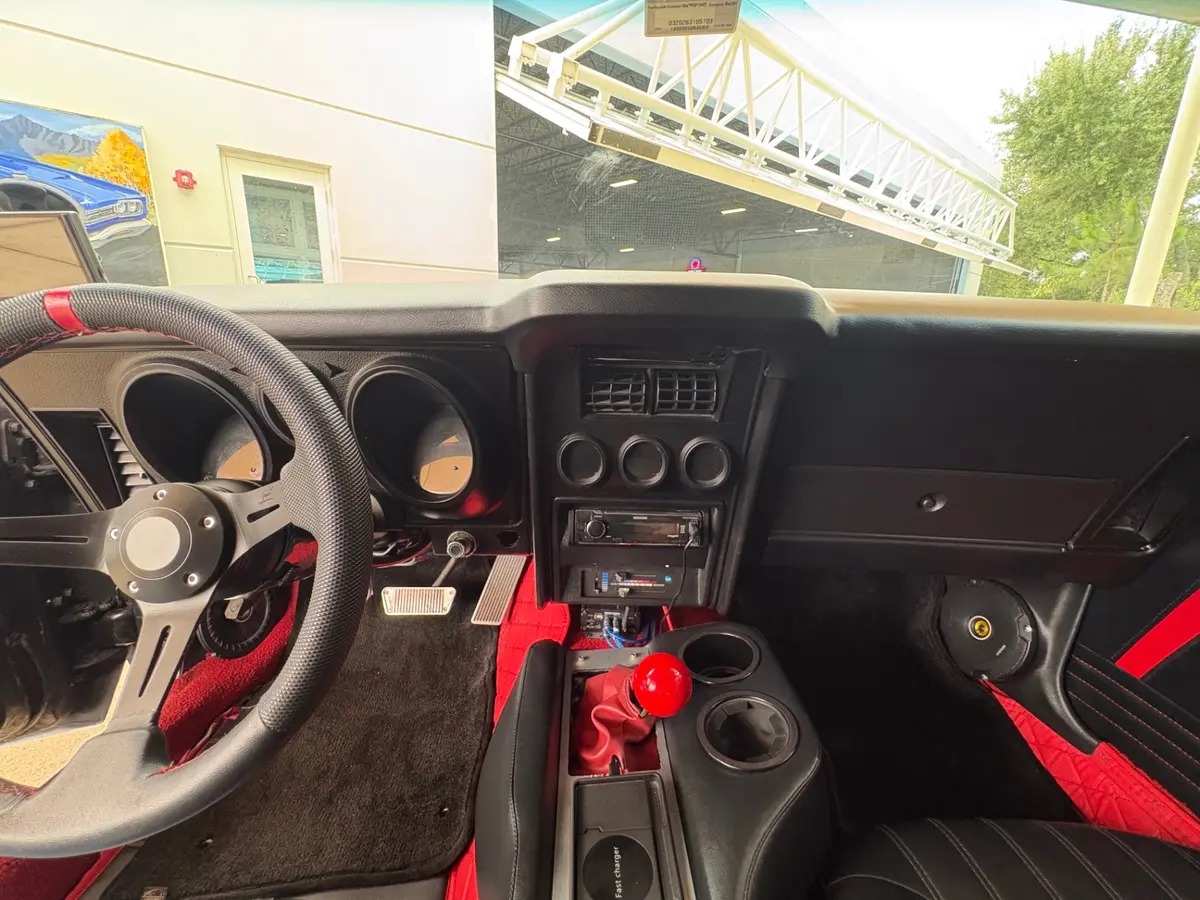 Vehicle photo 34
