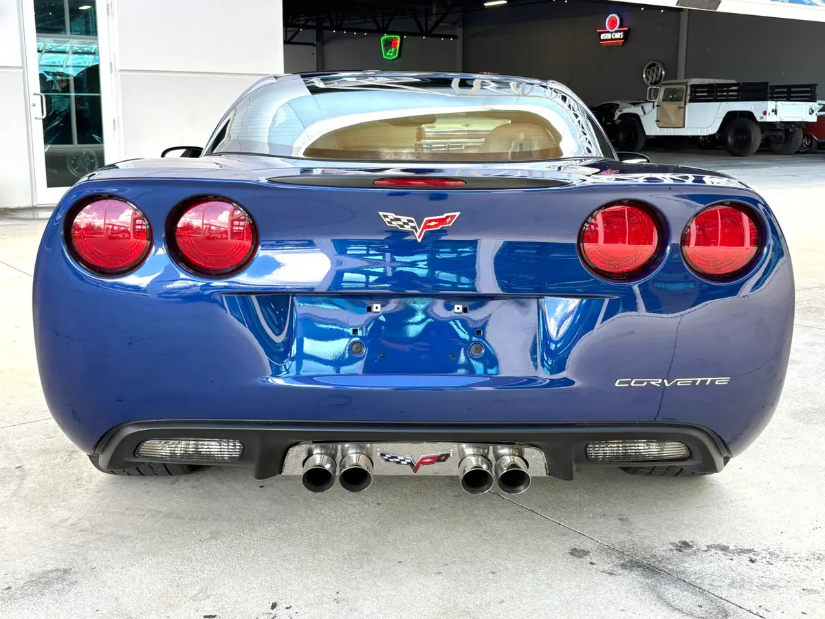 Vehicle photo 7