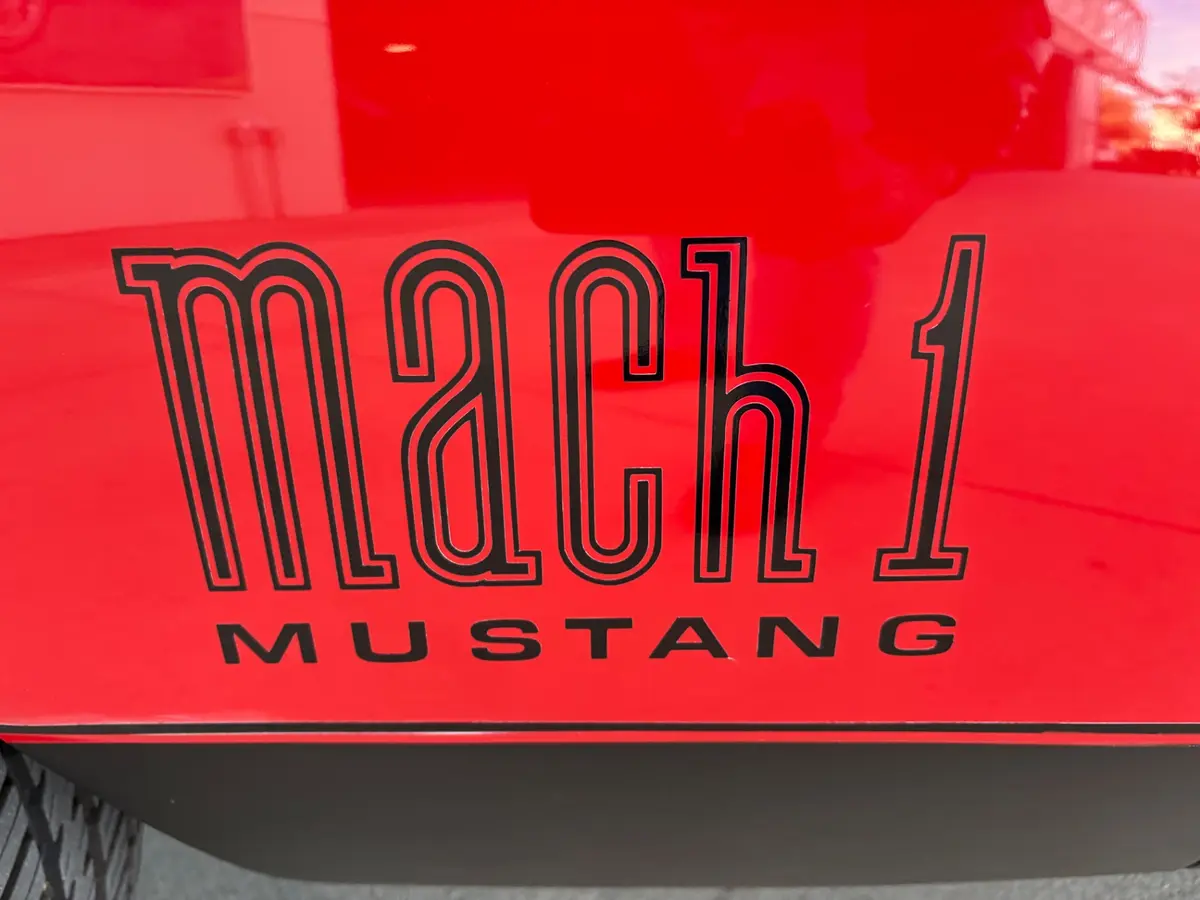 Vehicle photo 23