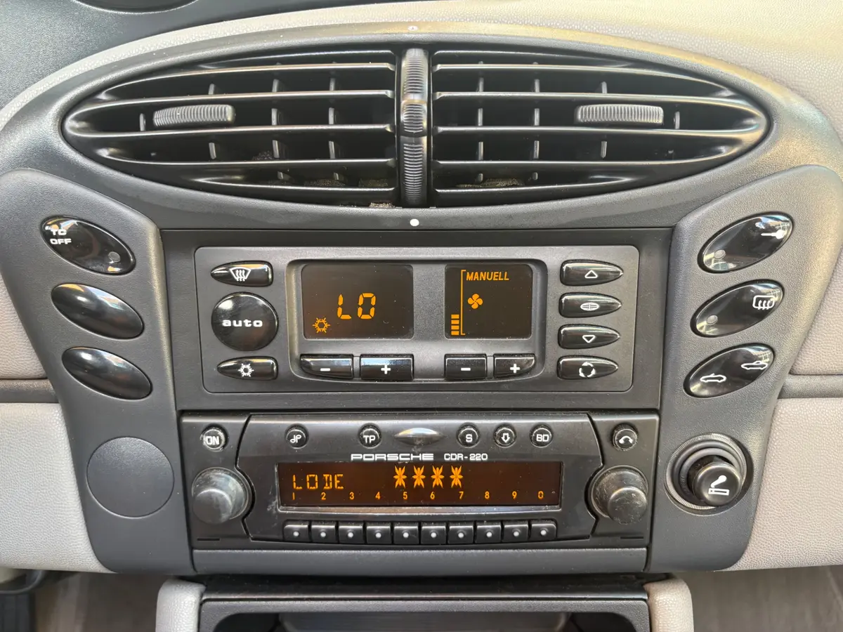 Vehicle photo 40