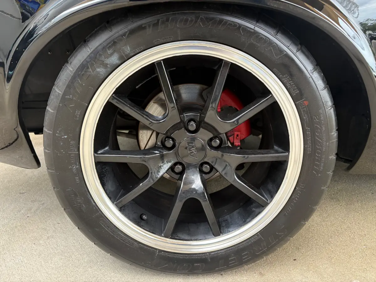 Vehicle photo 21
