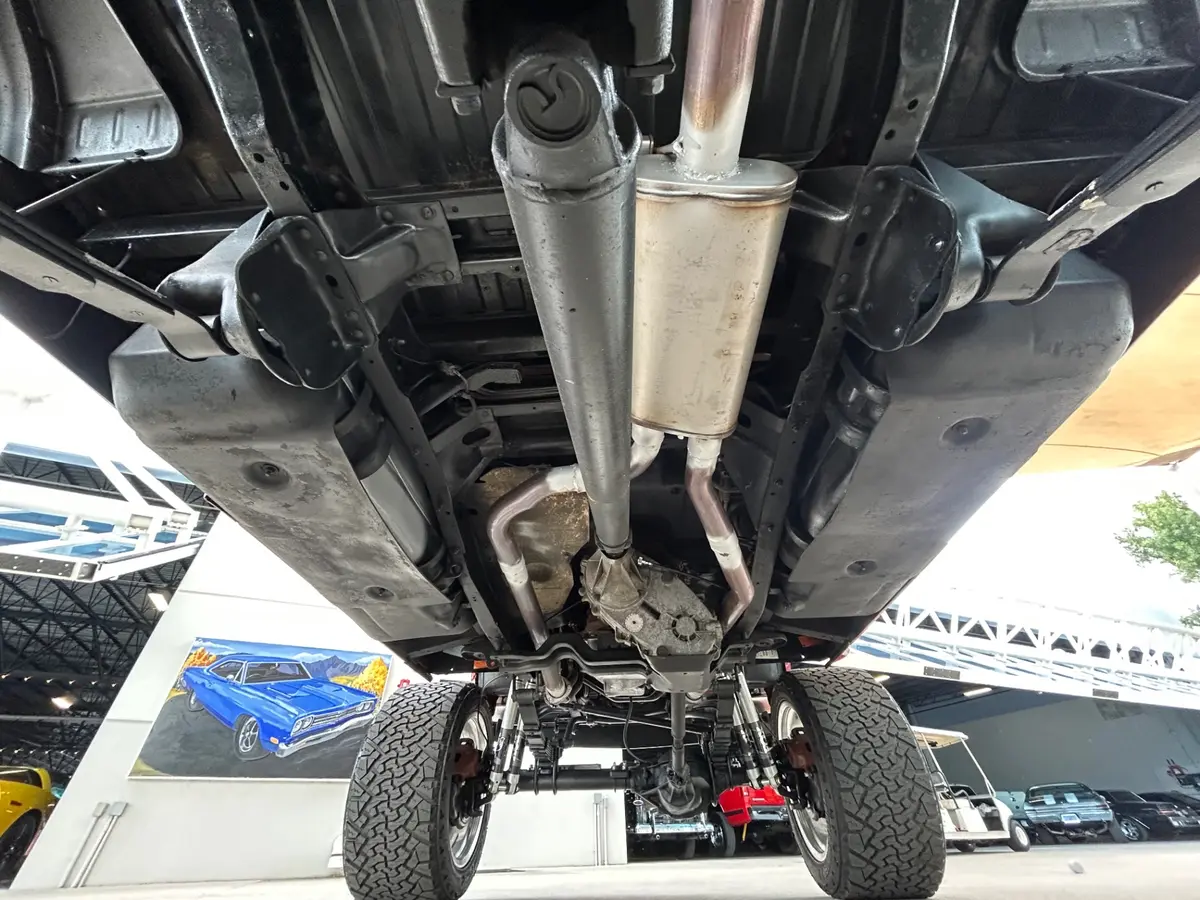 Vehicle photo 41