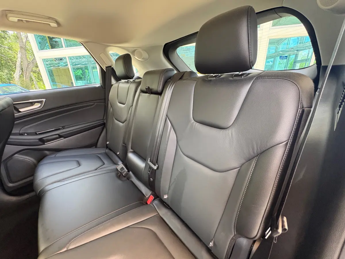 Vehicle photo 38