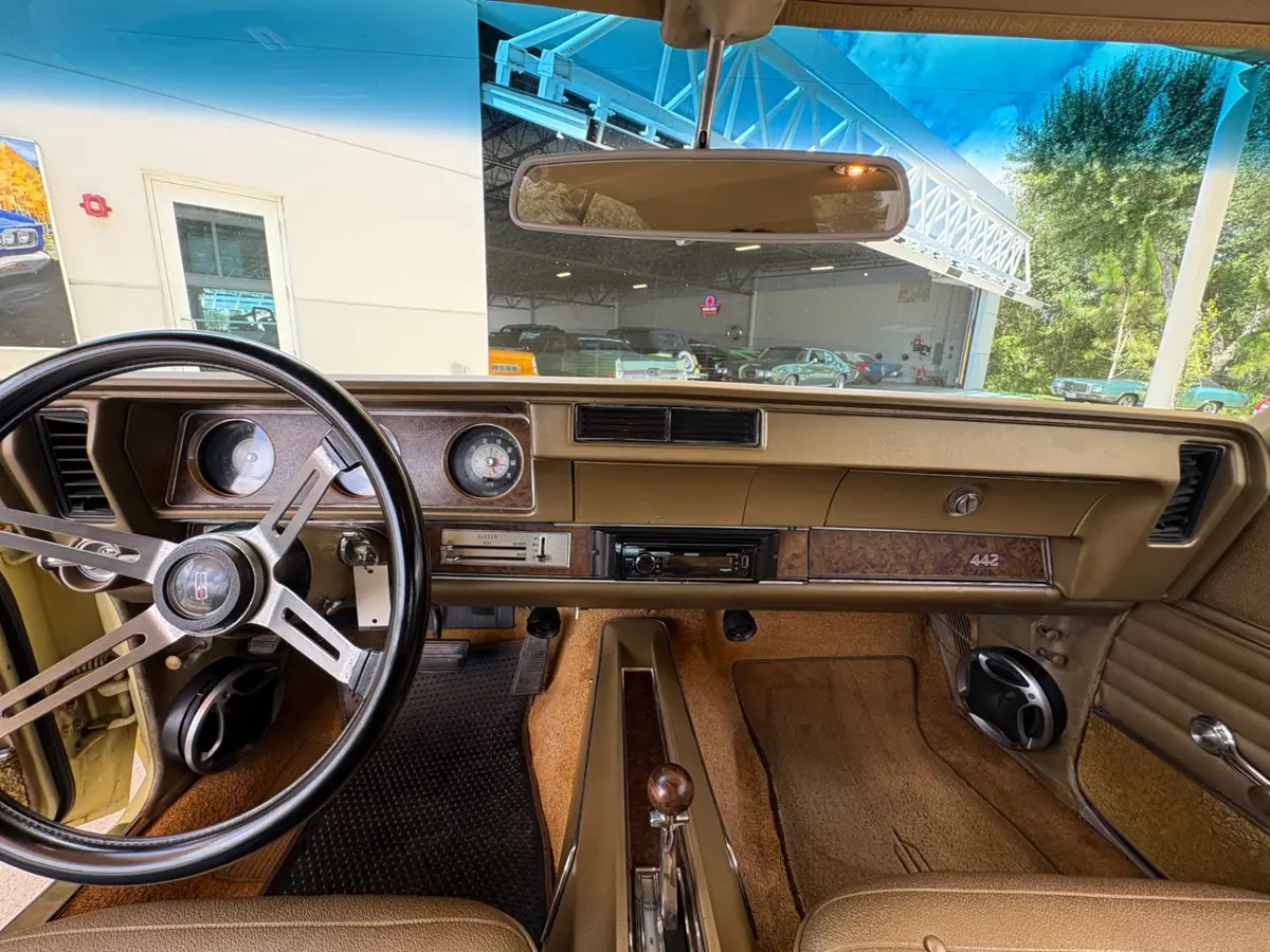Vehicle photo 37