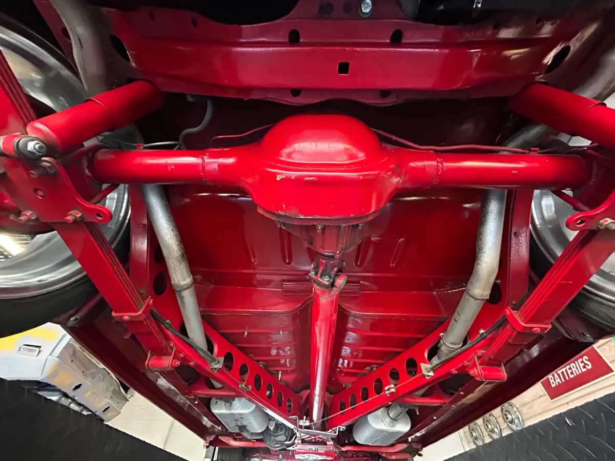 Vehicle photo 29
