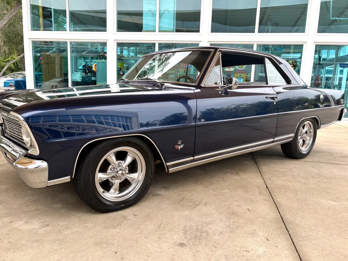 Vehicle photo 12
