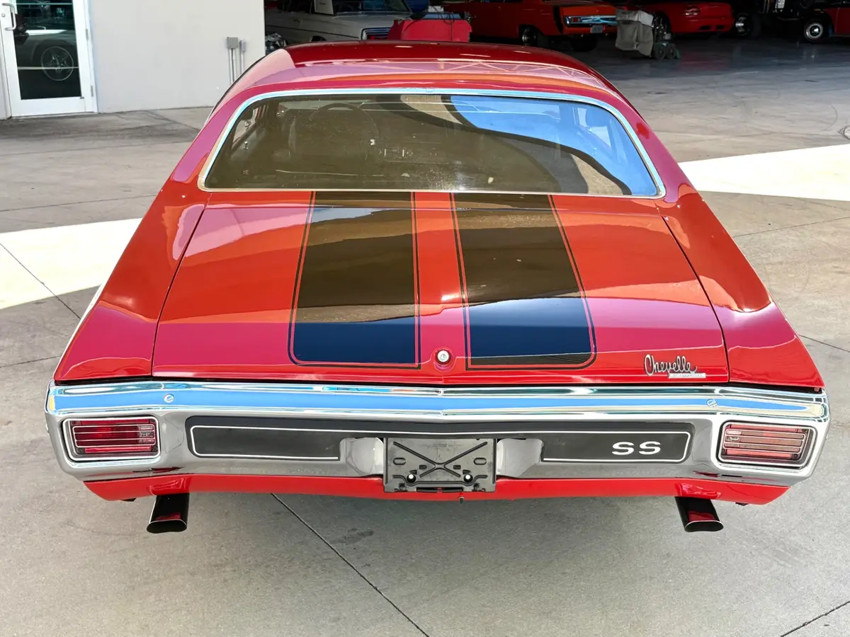 Vehicle photo 8