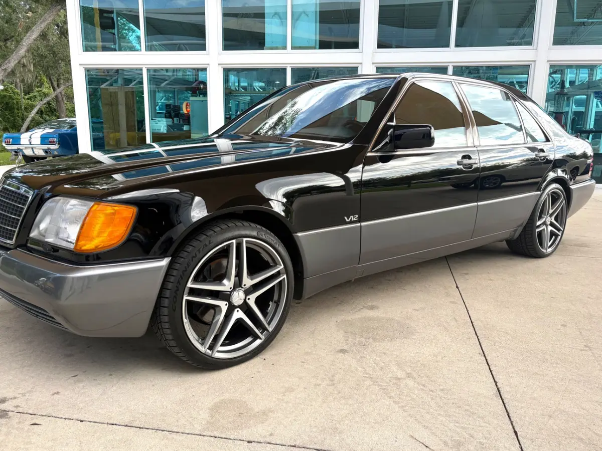 Vehicle photo 12