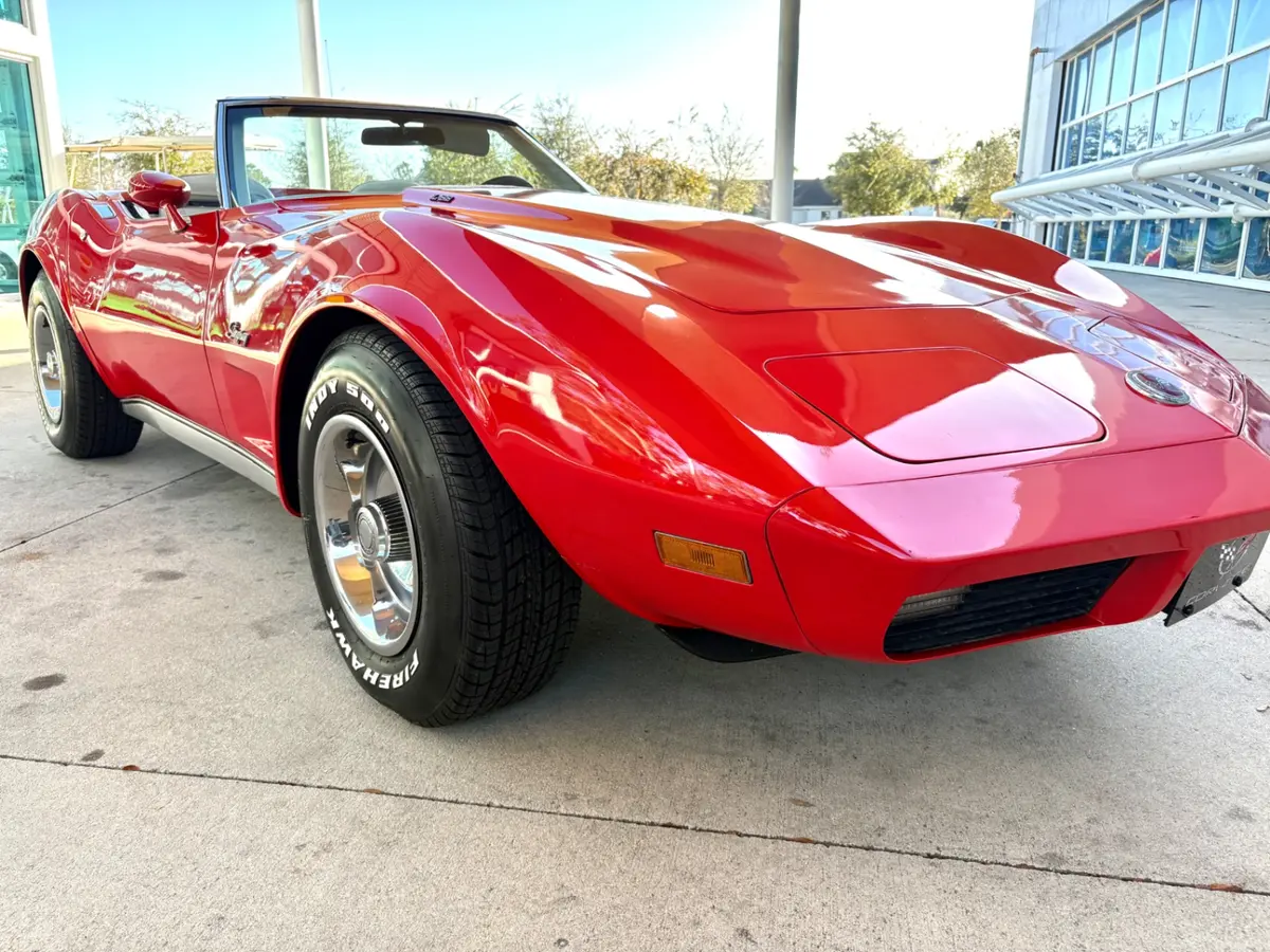 Vehicle photo 19