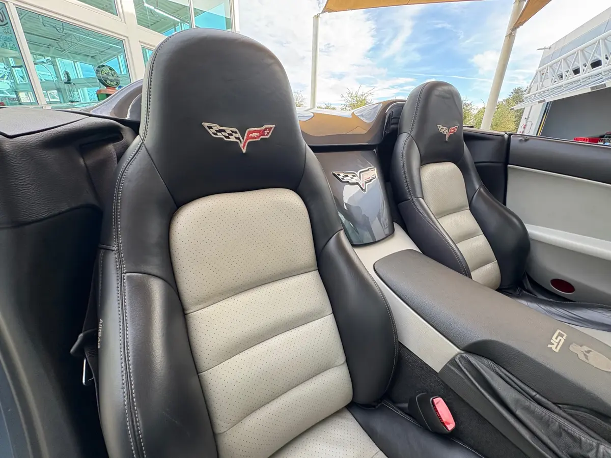 Vehicle photo 43
