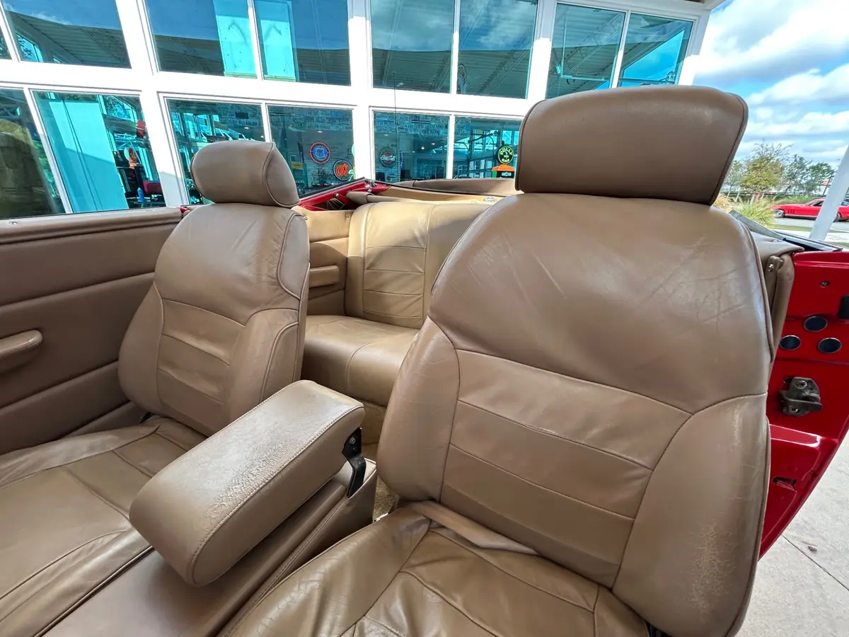 Vehicle photo 23