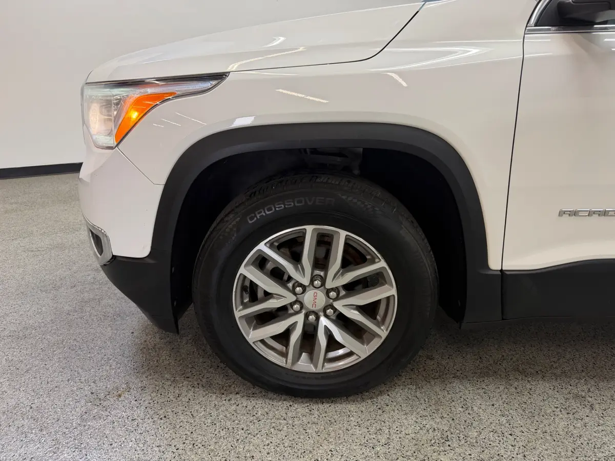Vehicle photo 17