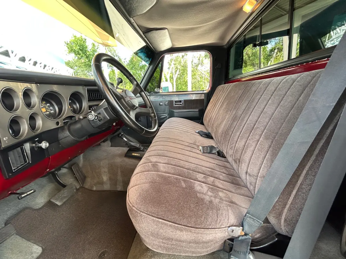 Vehicle photo 31