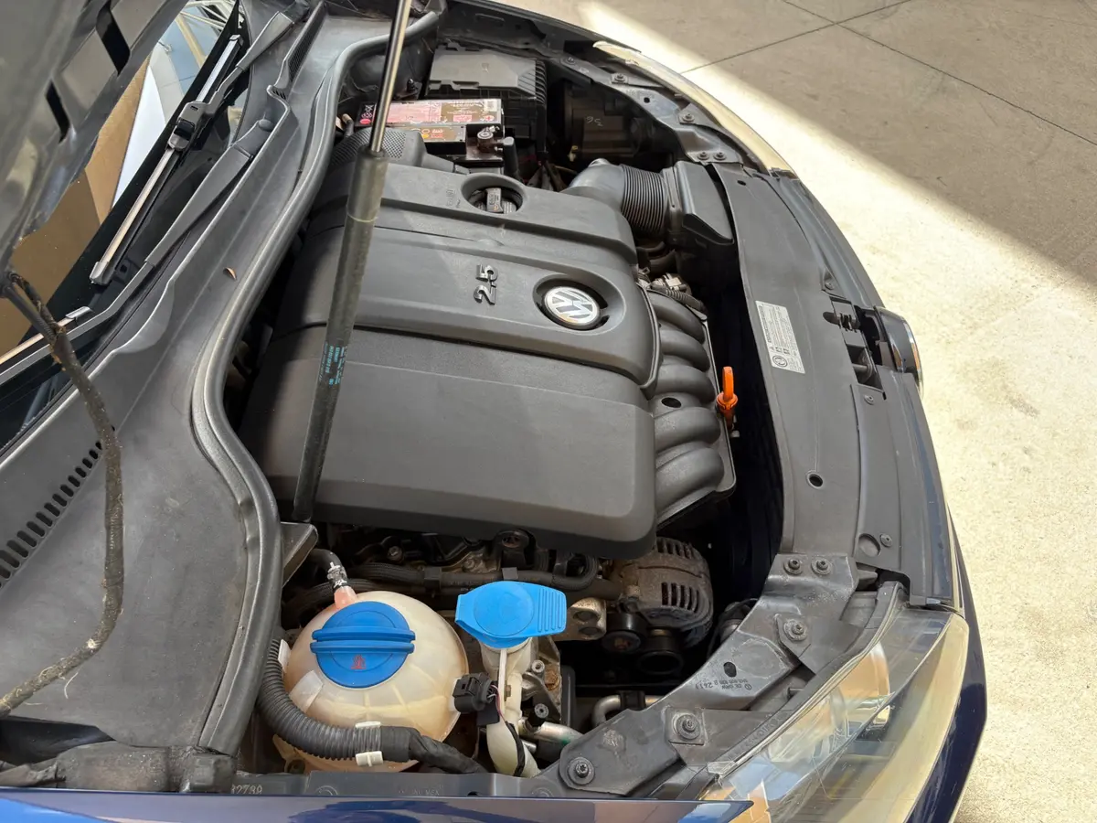 Vehicle photo 25