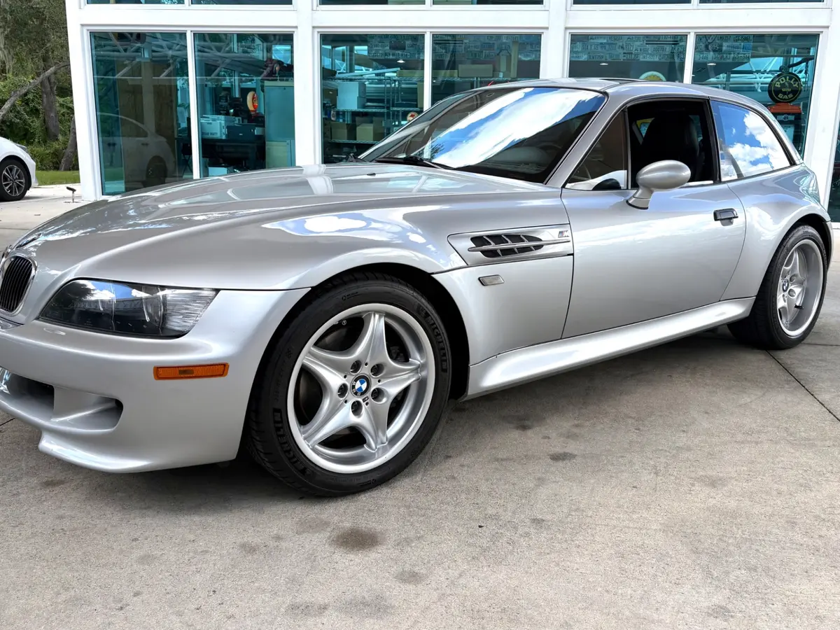 Vehicle photo 12