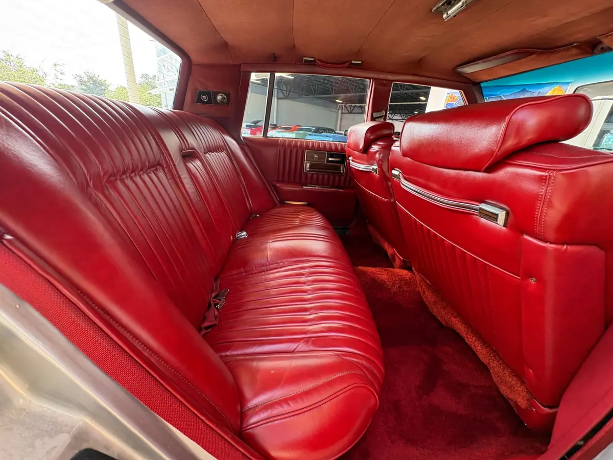 Vehicle photo 43