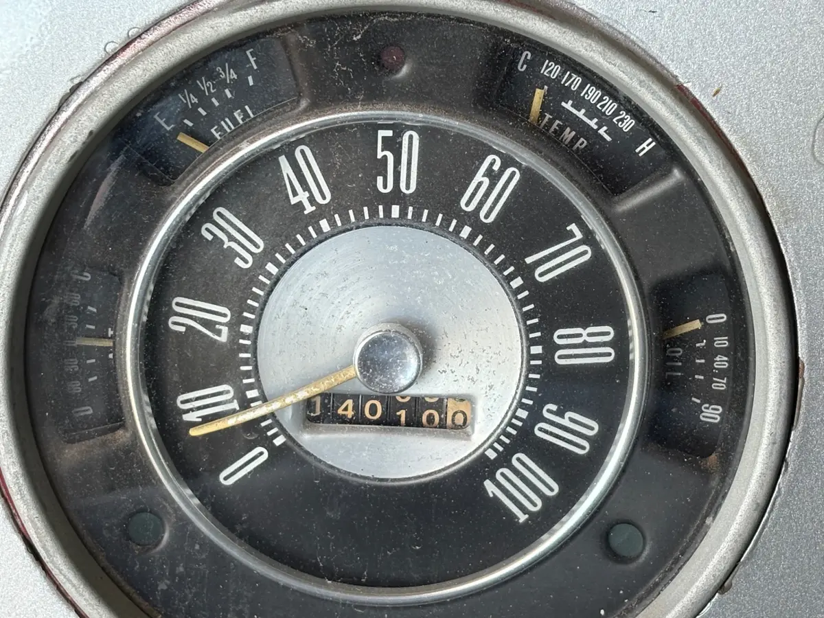Vehicle photo 23