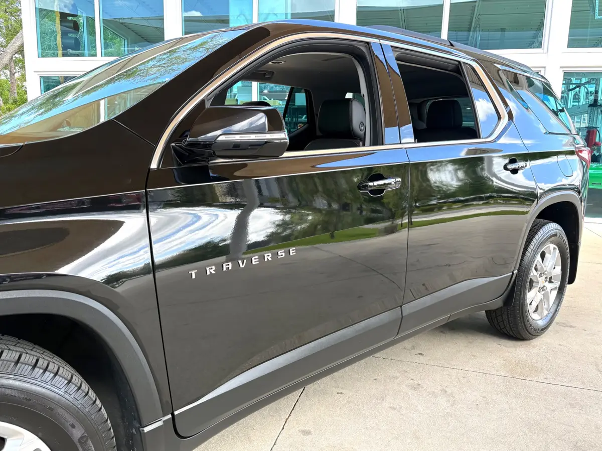 Vehicle photo 13