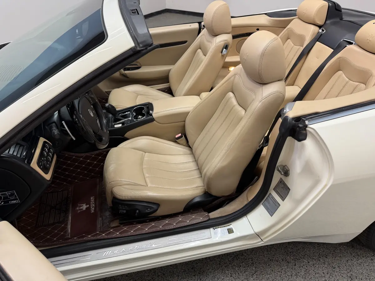 Vehicle photo 23