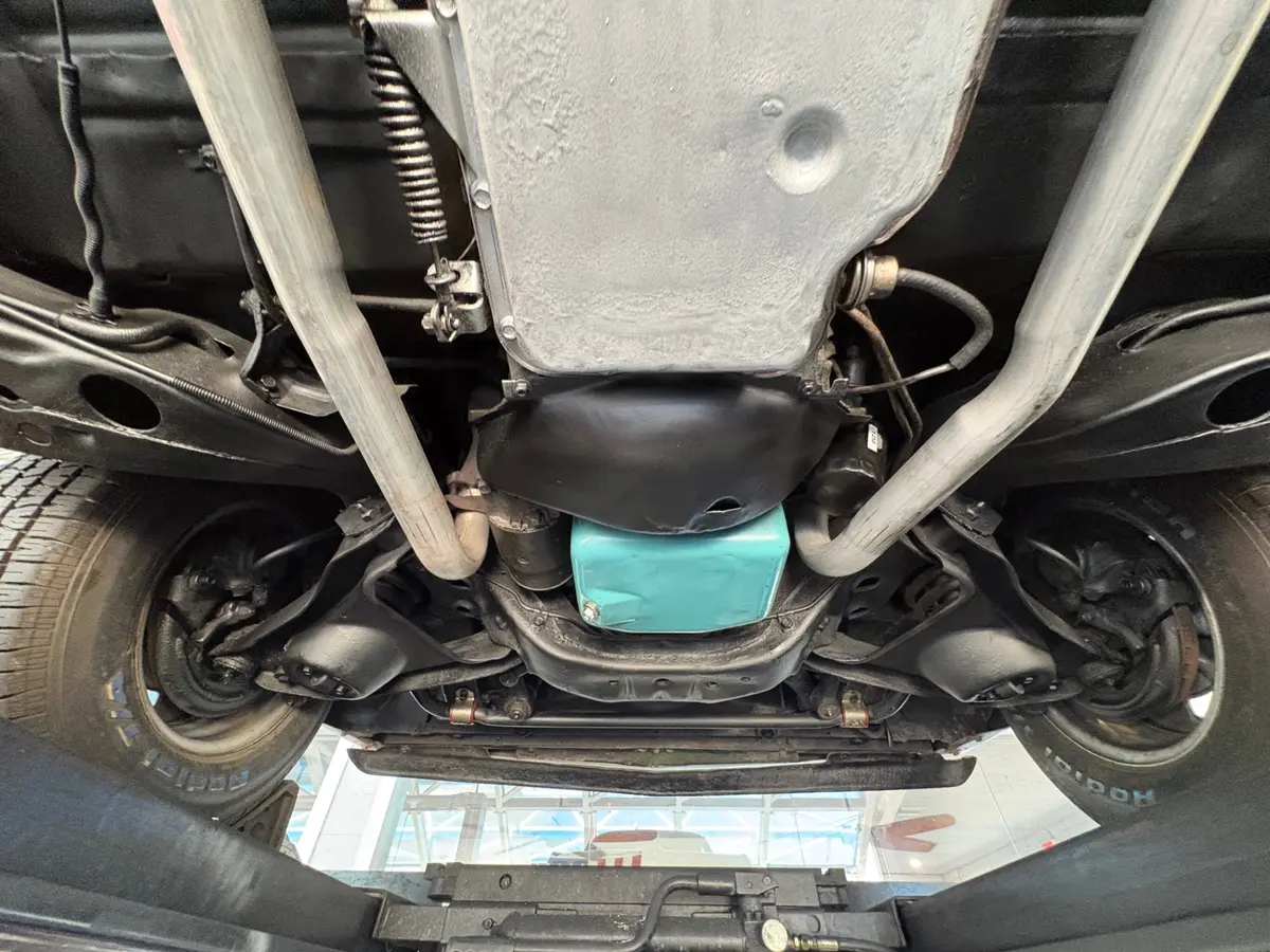 Vehicle photo 54
