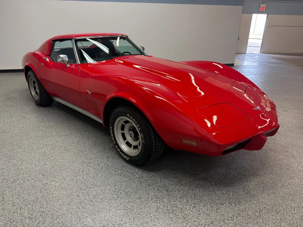 Vehicle photo 8