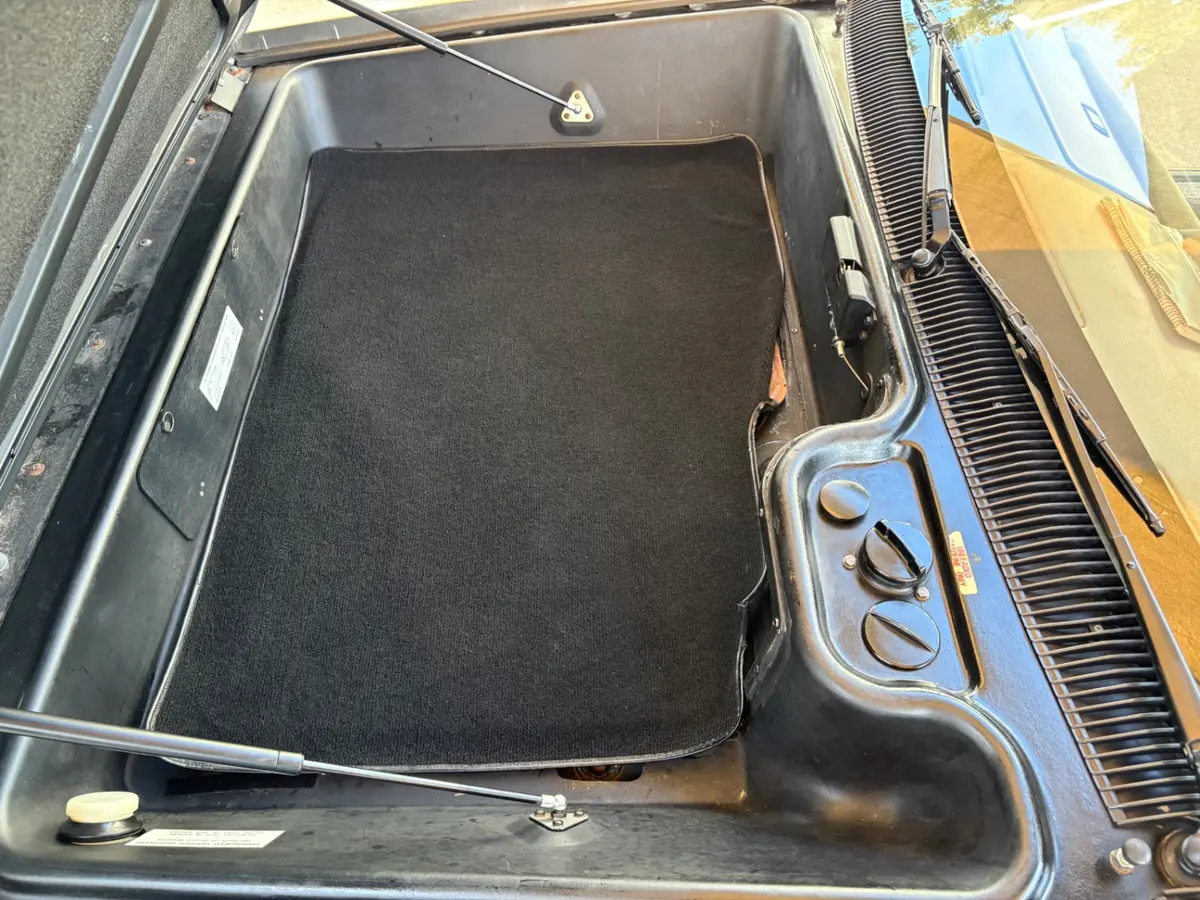 Vehicle photo 30
