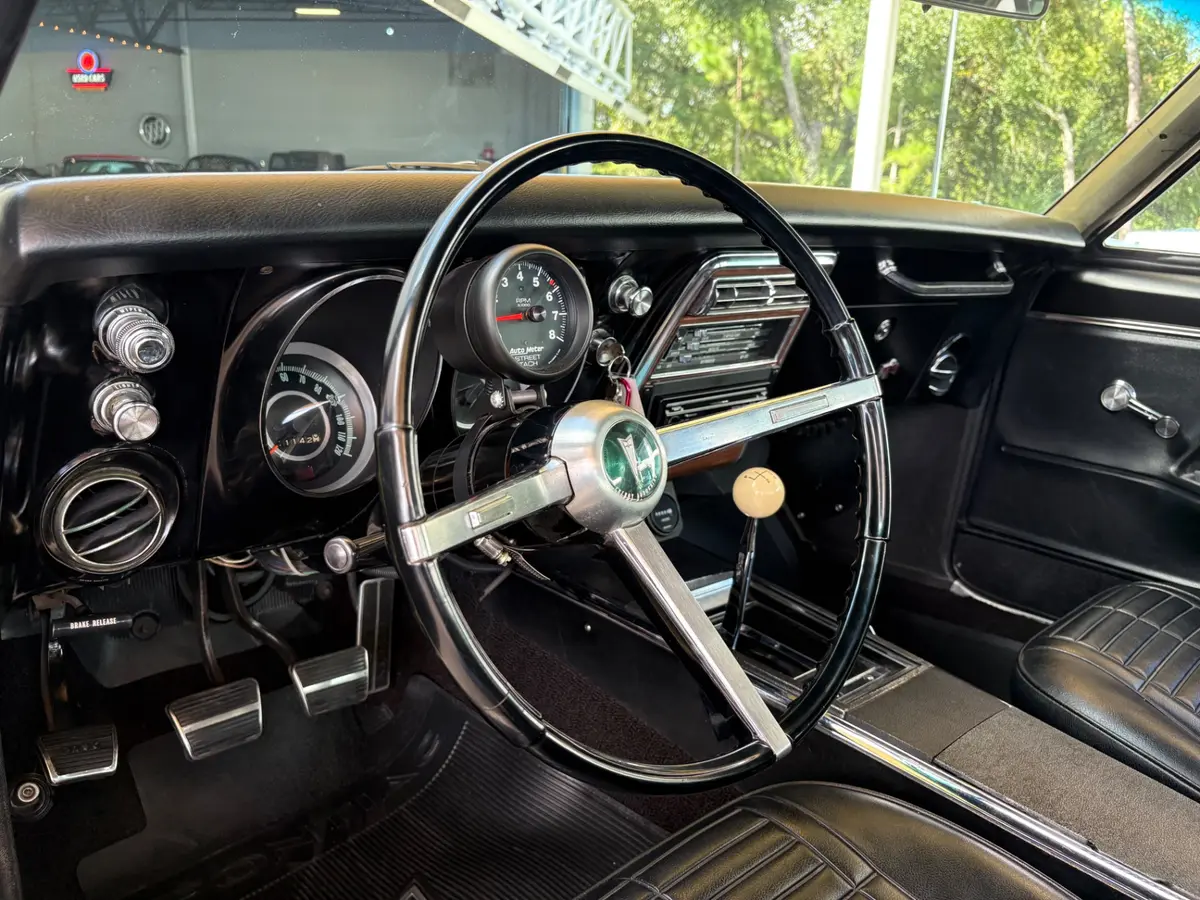 Vehicle photo 32