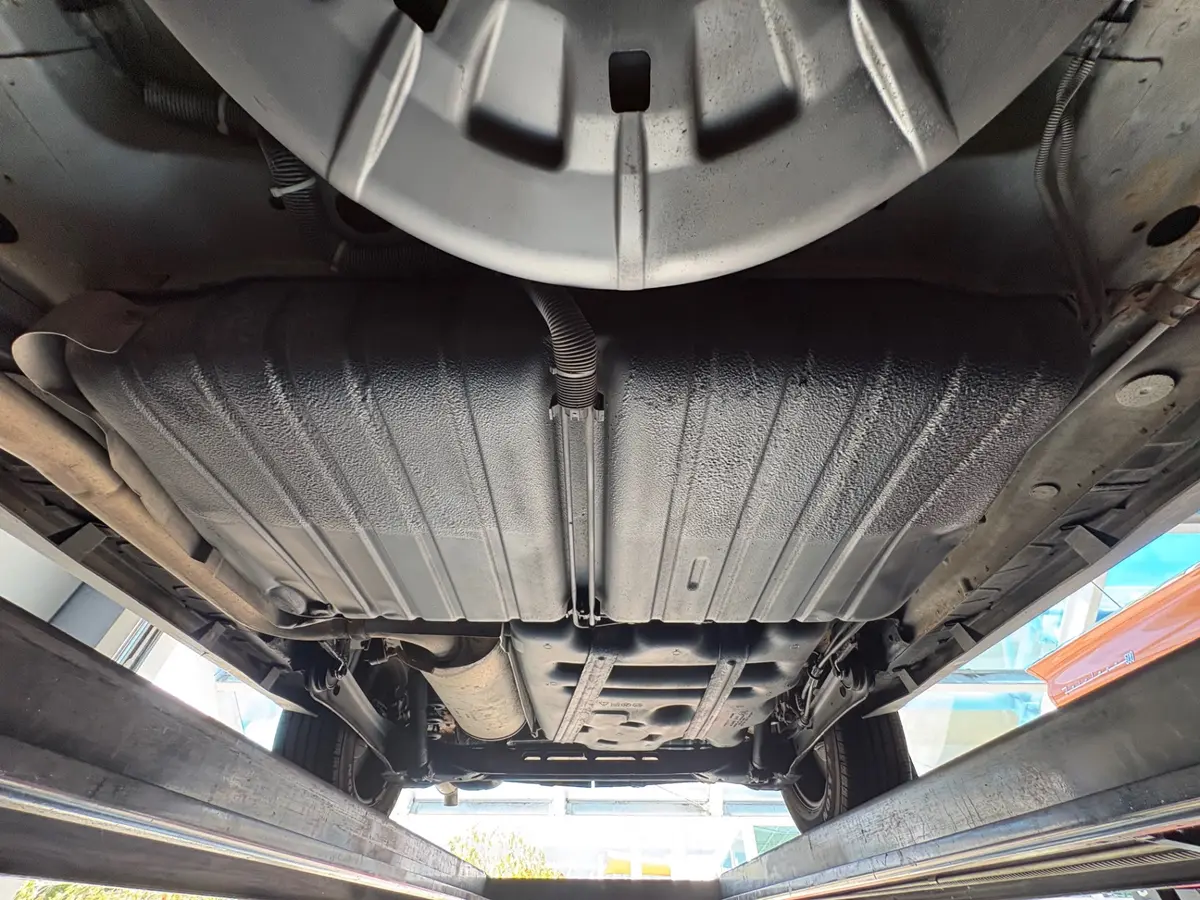 Vehicle photo 50