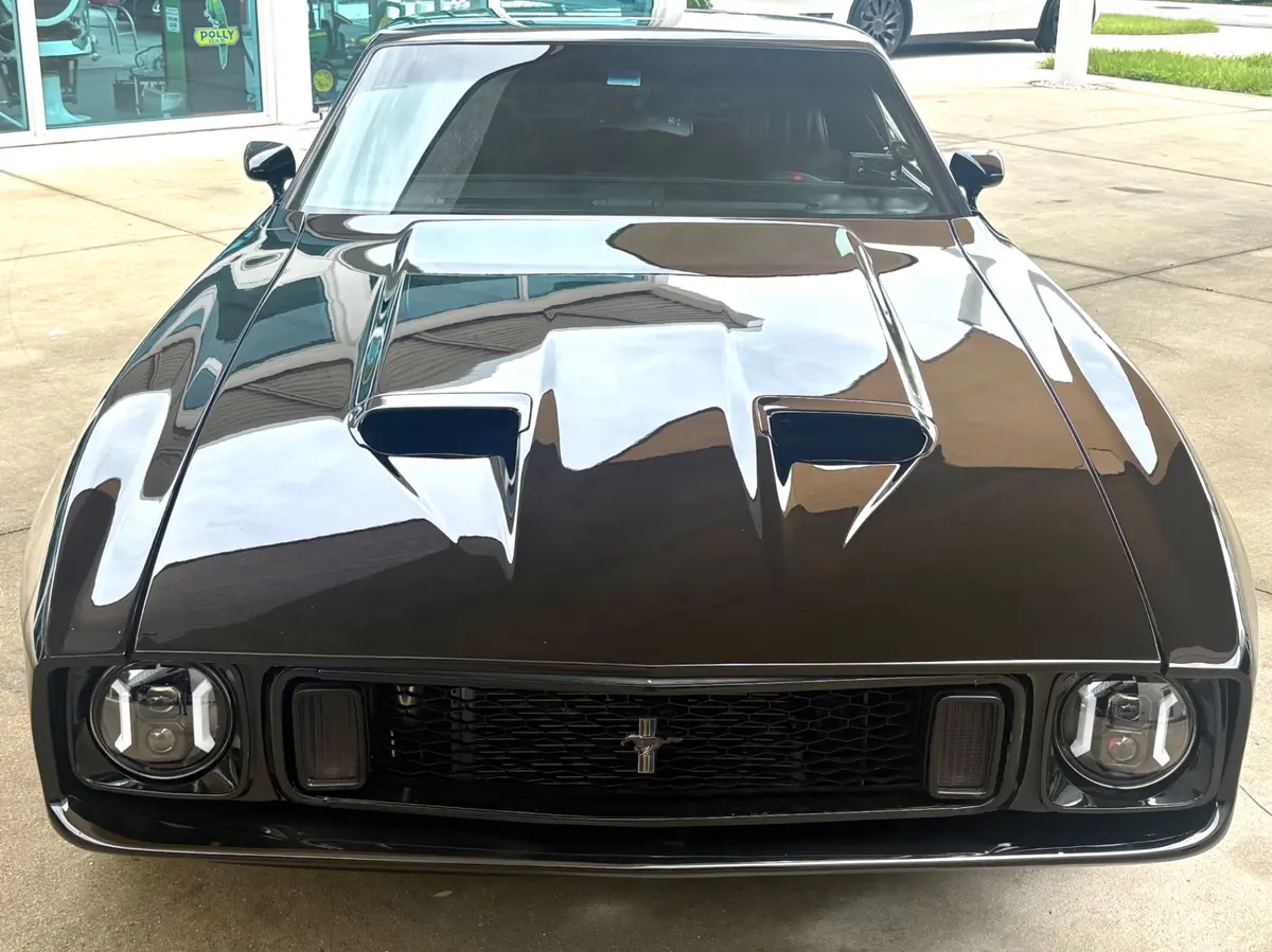 Vehicle photo 3