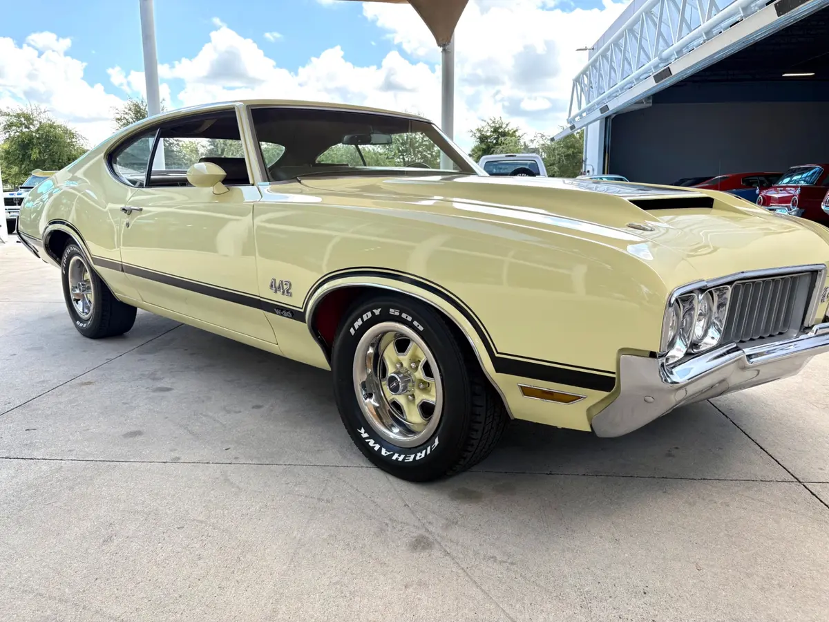 Vehicle photo 19