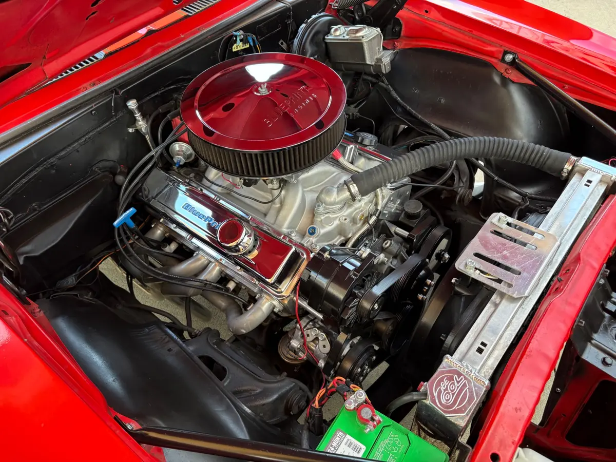Vehicle photo 28