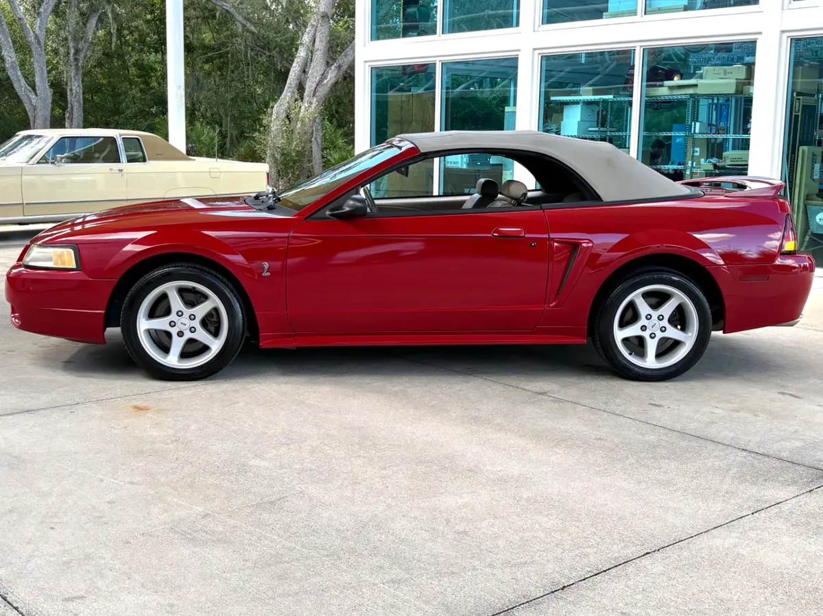 Vehicle photo 23