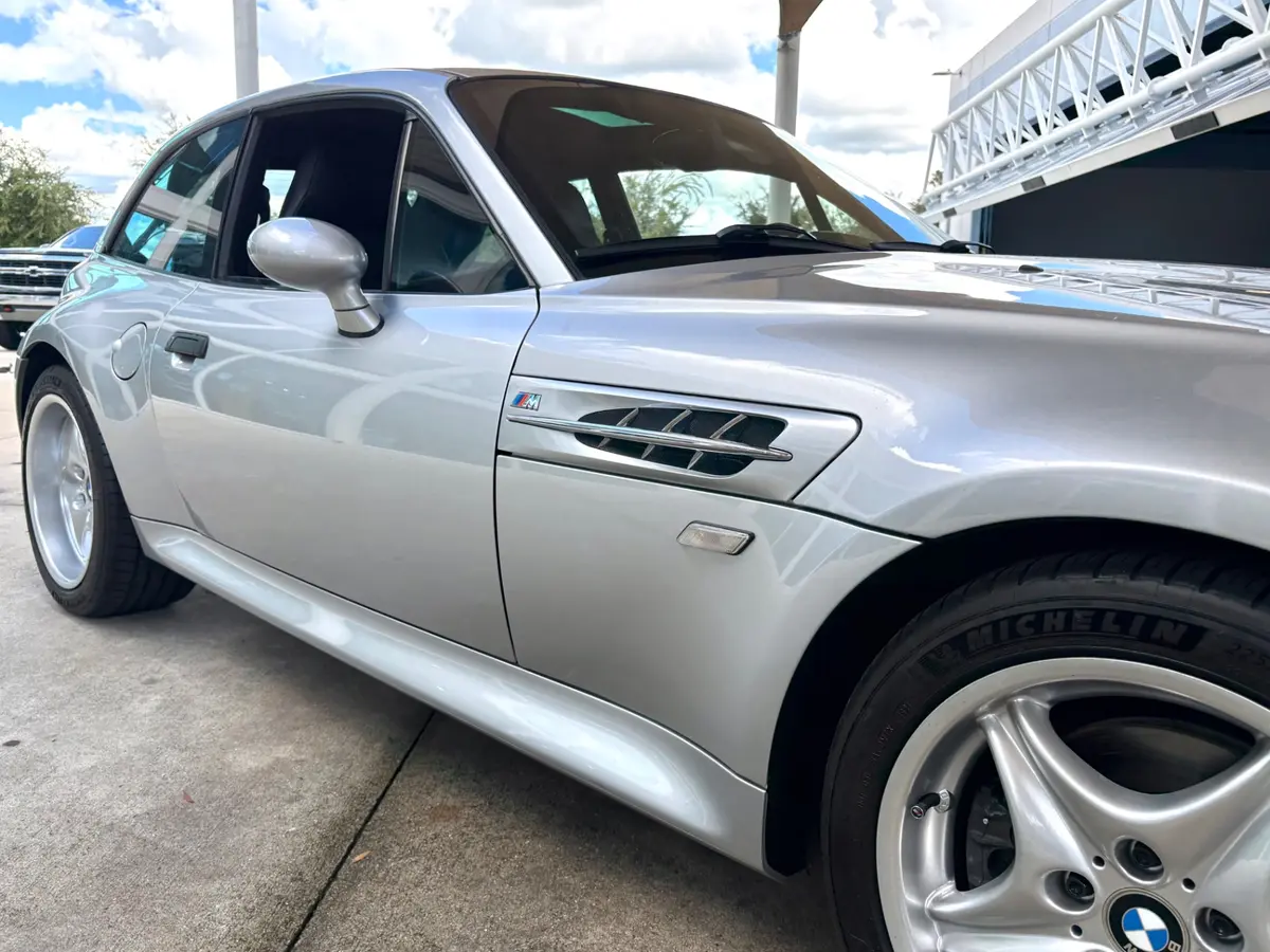 Vehicle photo 18