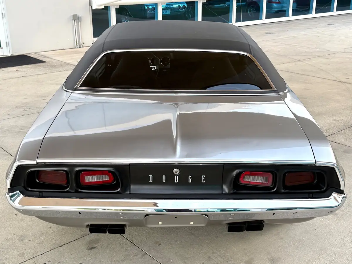 Vehicle photo 10
