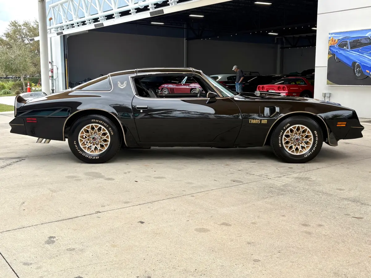 Vehicle photo 5