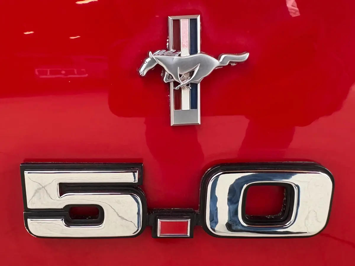 Vehicle photo 28