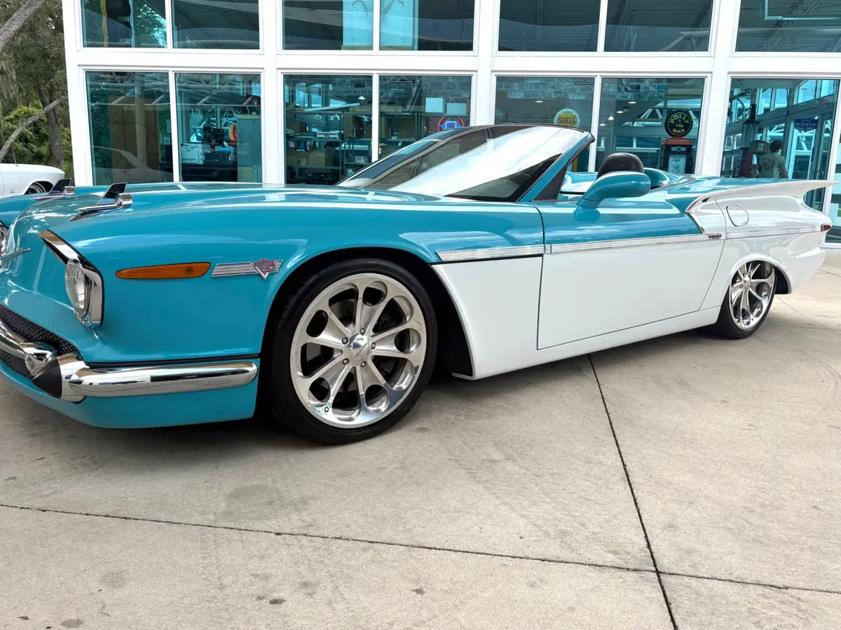 Vehicle photo 12