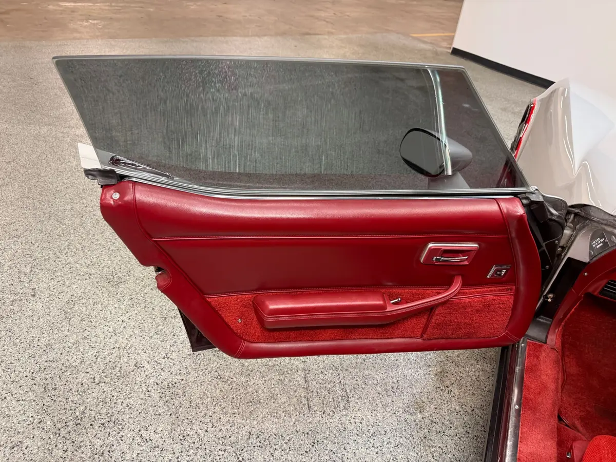 Vehicle photo 18