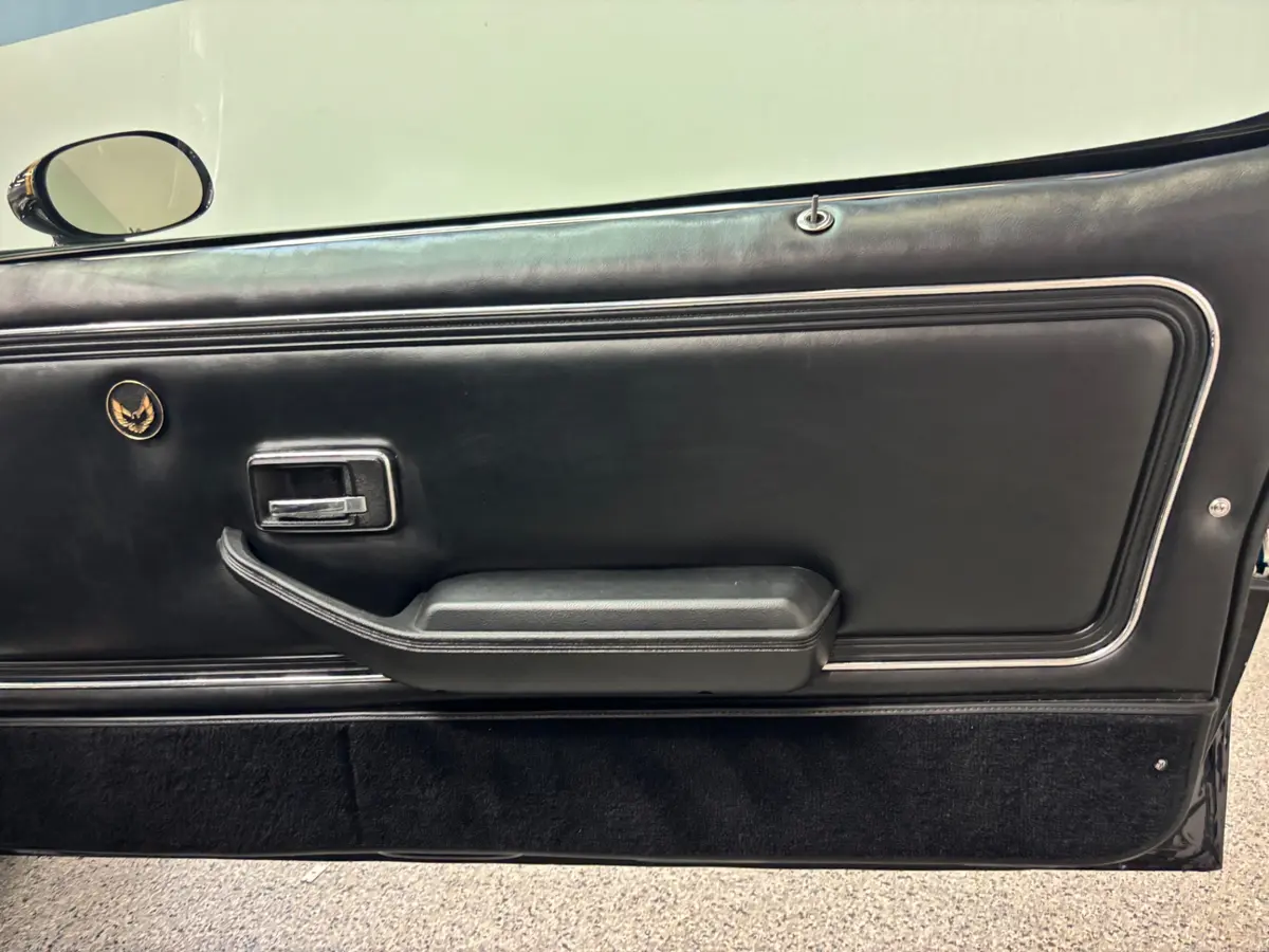 Vehicle photo 22