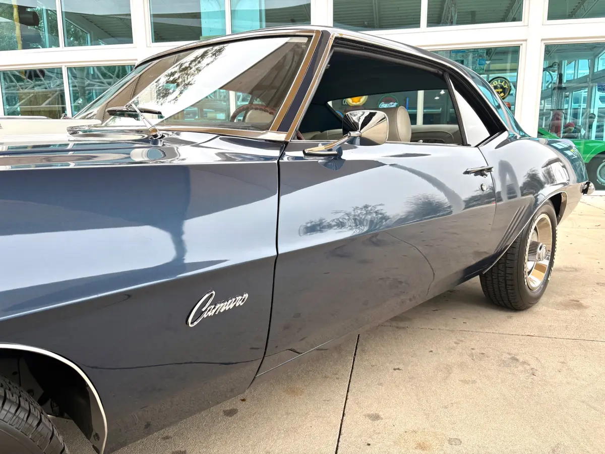 Vehicle photo 14